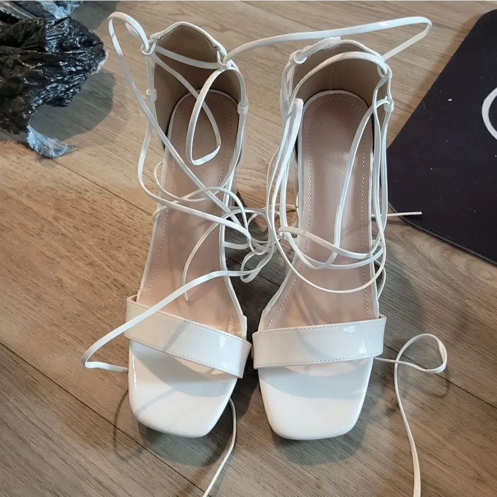 Cuccoo white platform strappy heels Sz 9